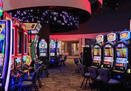 Live casino dealer hosting a real-time table game on phenjoy platform